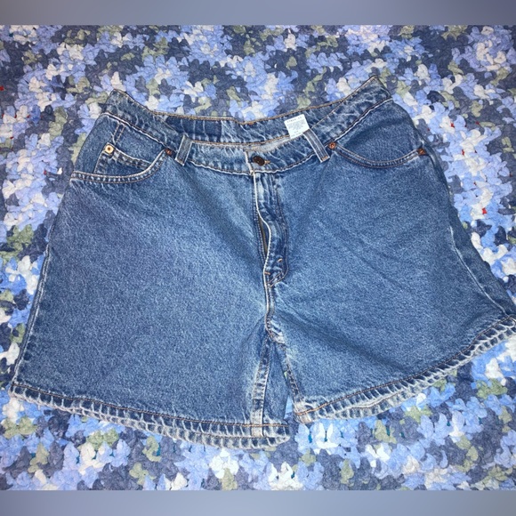 Vinatge Levi’s Jean denim shorts high rise 910 classic fit, like new size 14 - Picture 3 of 7